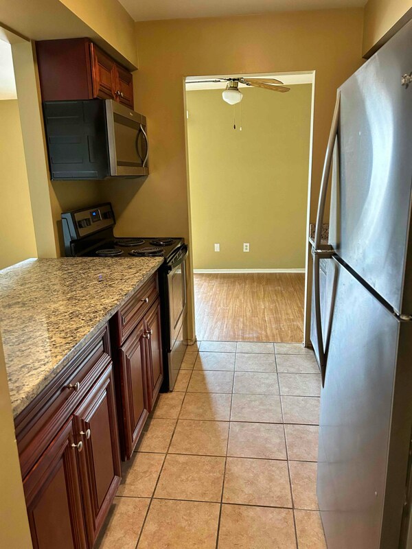 Foto del edificio - 30024 W 12 Mile Rd