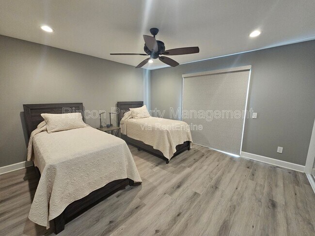 Foto del edificio - 4926 Island View St