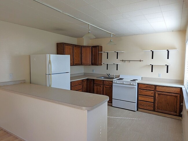Building Photo - Spacious 2 bed 1 bathroom  In-Law Unit wit...