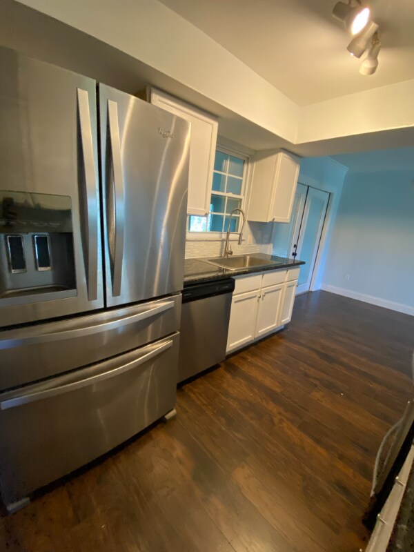 Building Photo - 1110 10th Pl