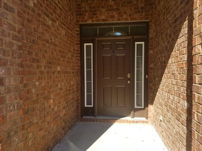 Building Photo - 660 Red Fern Rd