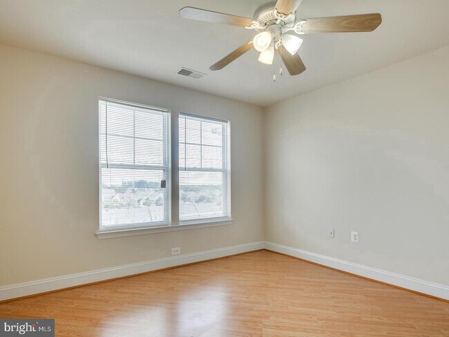 Foto del edificio - 12828 Clarksburg Square Rd