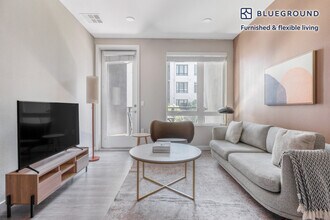 Building Photo - 3560 Rambla Pl