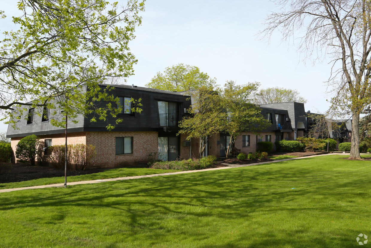 Primary Photo - Villas By The Lake