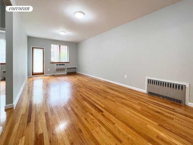 Building Photo - 588 Leonard St