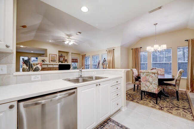 Foto del edificio - 10 Stone Creek Pl