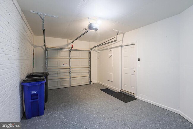 Building Photo - 8910 Dawson Manor Dr