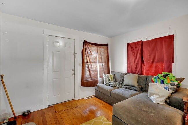 Sala de estar - 203 3rd Ave NE