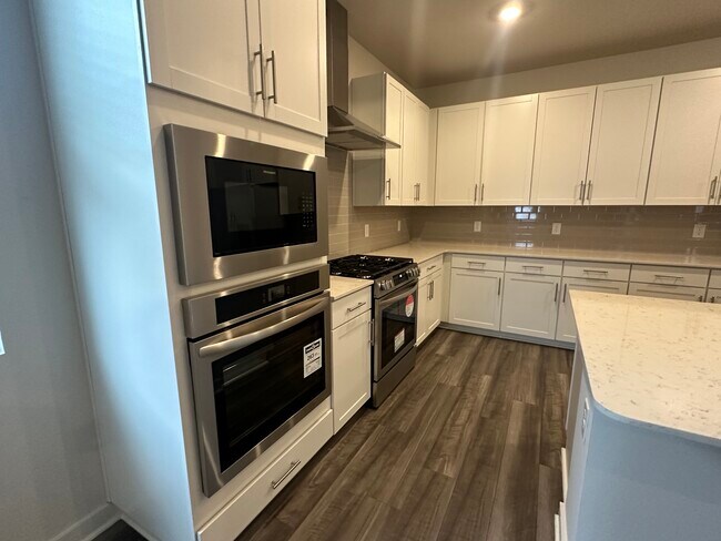 Building Photo - 870 Nightingale Ave