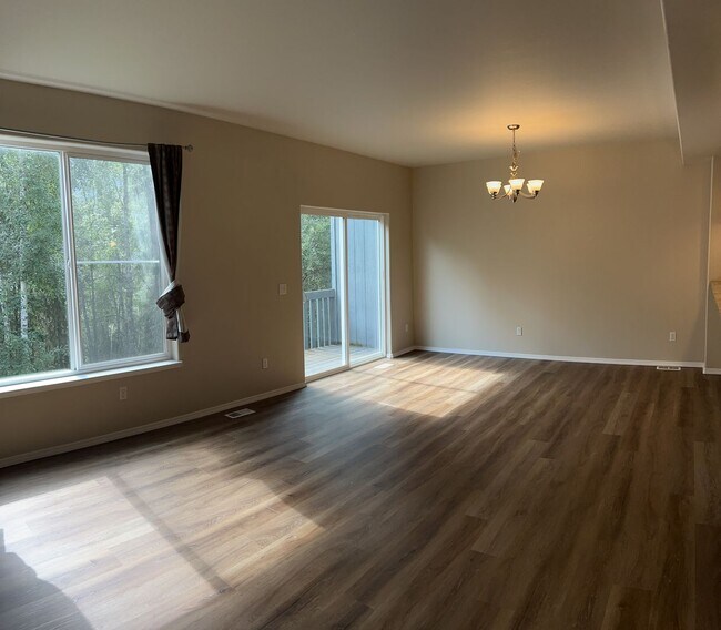 Building Photo - 3 bed/3.5 Baths. Eagle river.