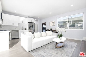 Building Photo - 5149 Fulton Ave