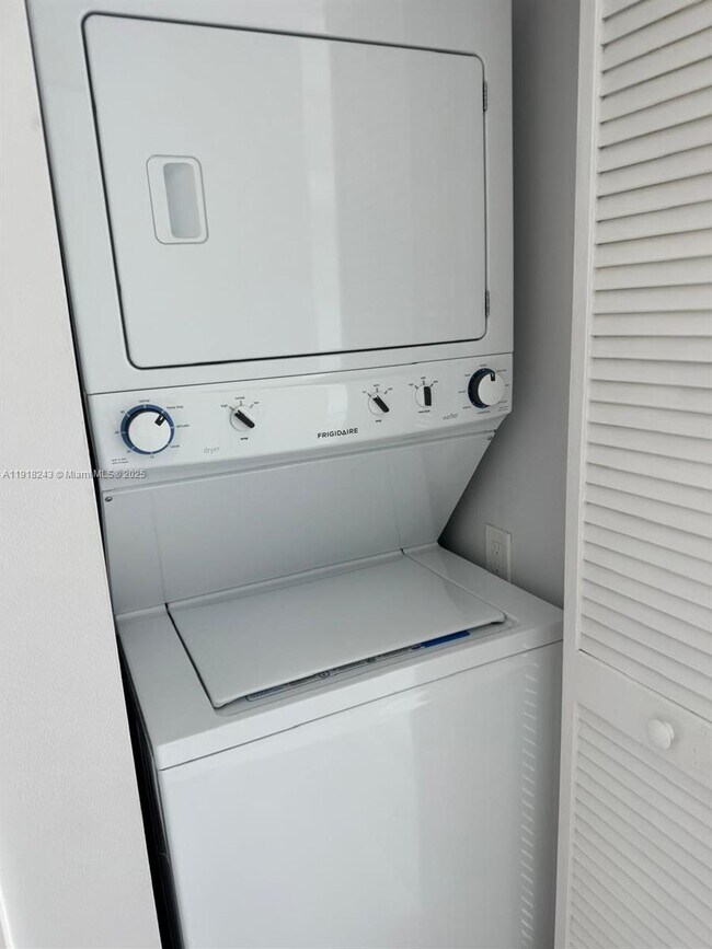 Foto del edificio - 1300 Ponce de Leon Blvd