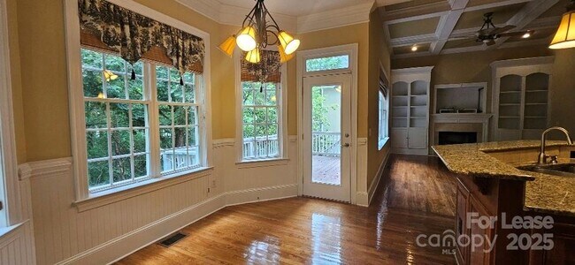 Building Photo - 6926 Linkside Ct