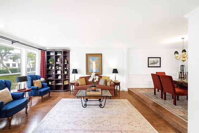 Foto del edificio - 8944 Chatsworth Dr