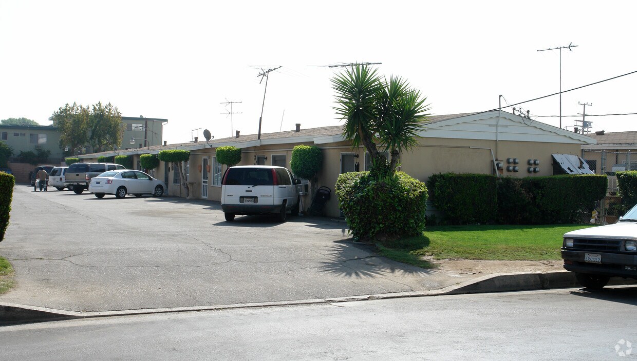 Primary Photo - 7906 Willis Ave