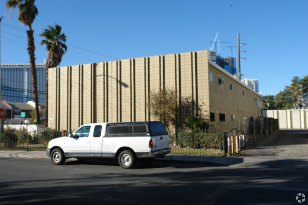 Building Photo - 2675 Van Patten St