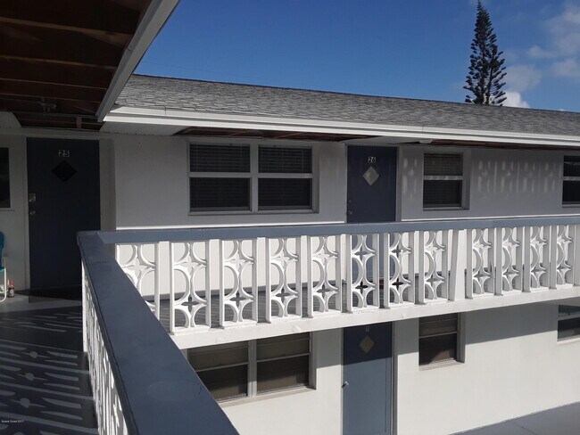 Foto del edificio - 8521 Canaveral Blvd