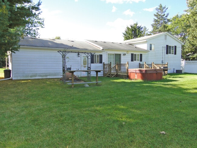 Building Photo - WELCOMING TRI-LEVEL HOME ON OVER AN ACRE O...