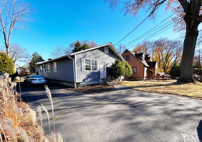 Building Photo - 231 York Rd