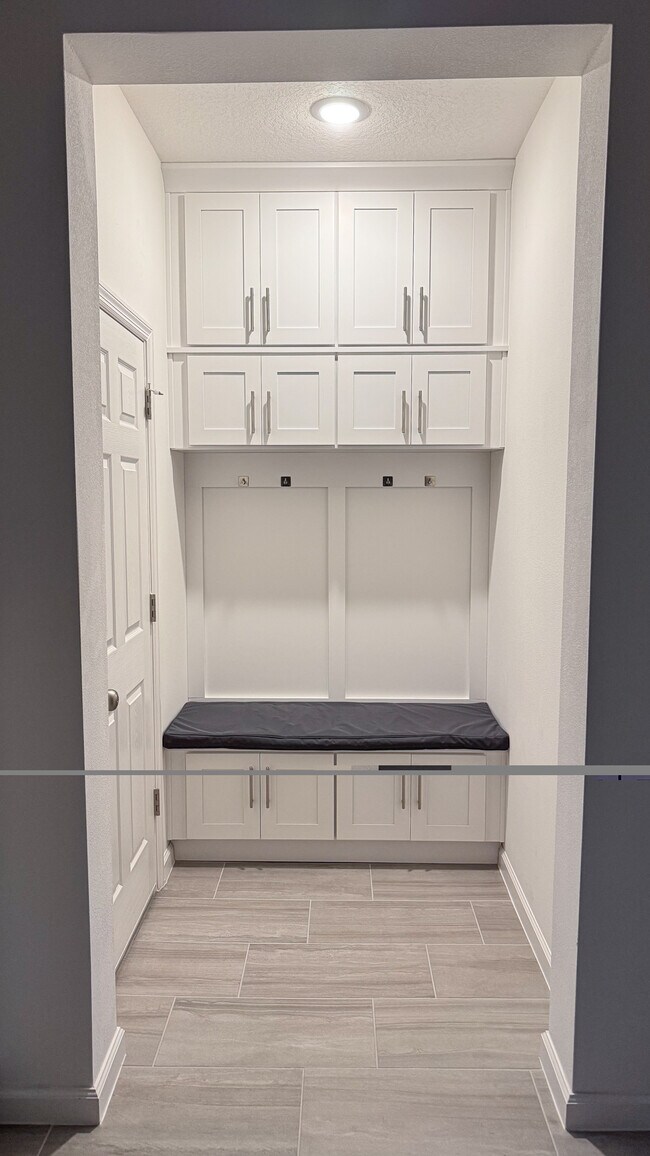 cuarto de servicio - 2463 Middlebury Dr SE