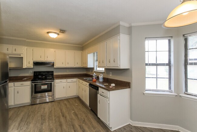 Foto del edificio - Spacious Brick Ranch in Hephzibah, GA