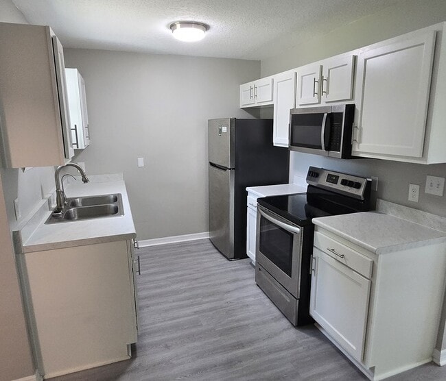 Building Photo - Beautiful 4-bedroom, 2-bath home in Orange...
