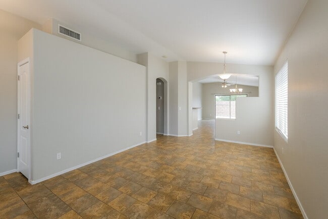 Building Photo - 3510 W Thurman Dr