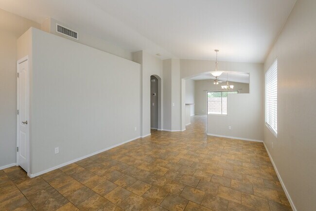 Foto del edificio - 3510 W Thurman Dr