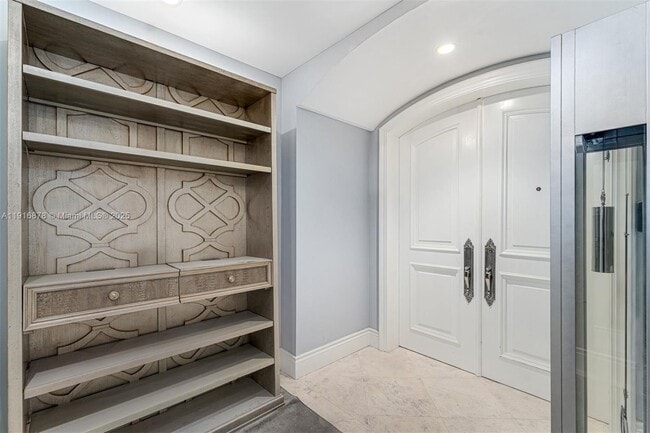 Building Photo - 5025 Collins Ave