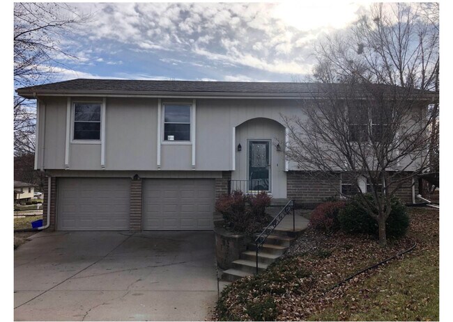 Building Photo - 10205 T Cir