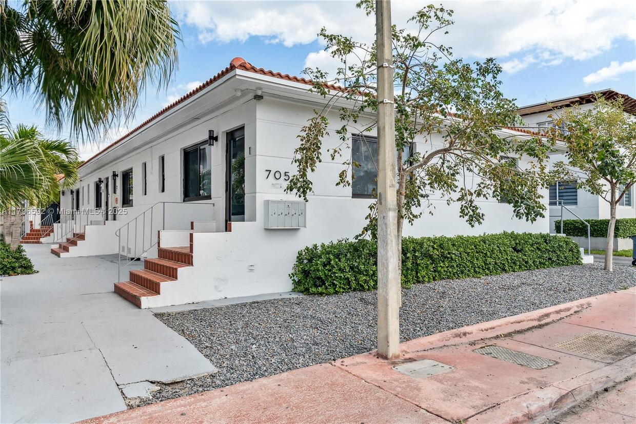 Foto principal - 705 83rd St