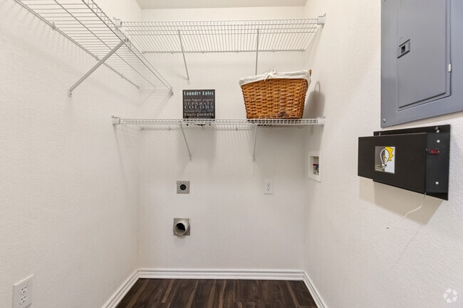 2 habitaciones, 2 baños, 1000 pies cuadrados, lavadero - Summit Ridge Apartments