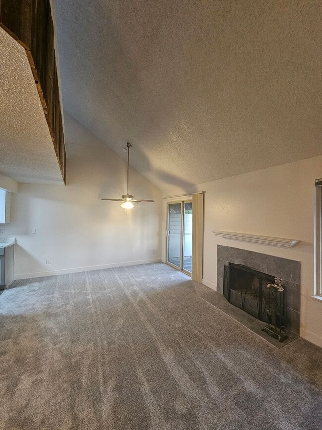 Building Photo - Federal way remodeled 1 bedroom & 1 bath c...