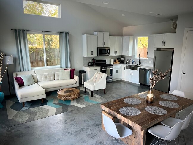 Building Photo - 6908-2 Carver Ave