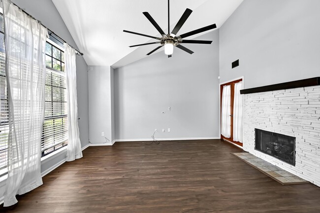 Foto del edificio - 4919 Dobbin Springs Ln