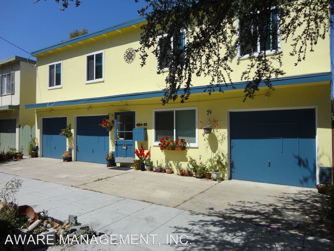 Primary Photo - 4284 Third Ave
