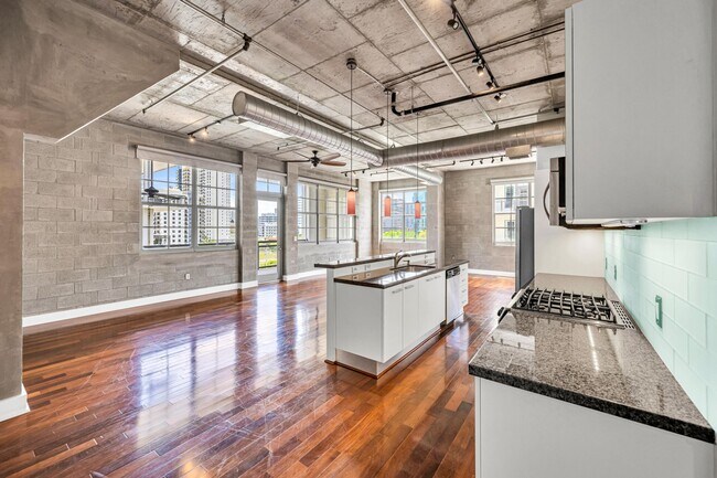 Foto del edificio - 411 NW 1st Ave