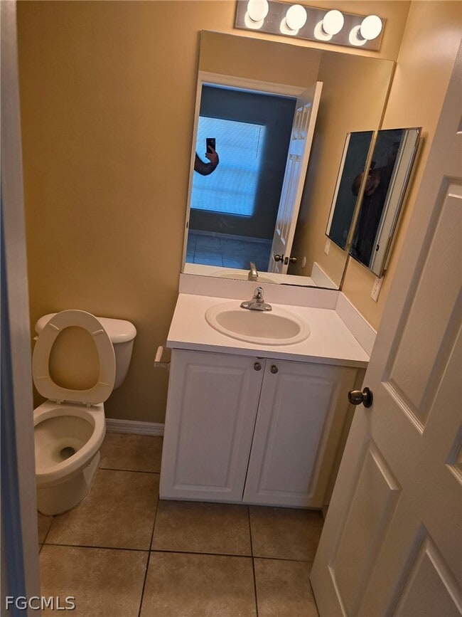 Building Photo - 2633 Sunniland Blvd