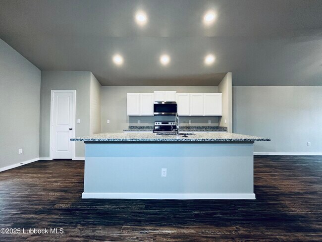 Foto del edificio - 2109 N Avenue L