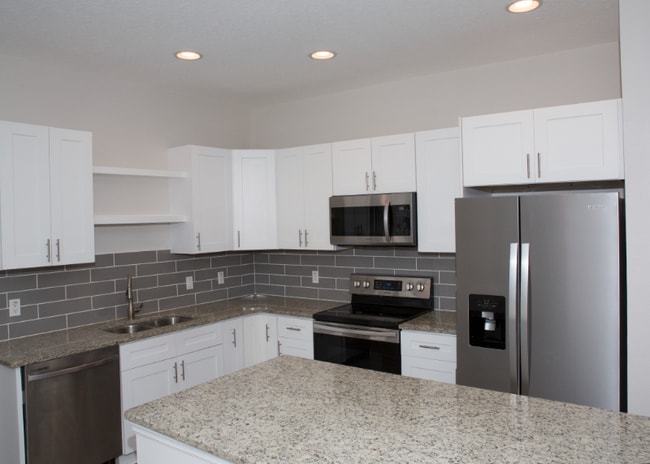 Building Photo - 39533 Meadowood Loop