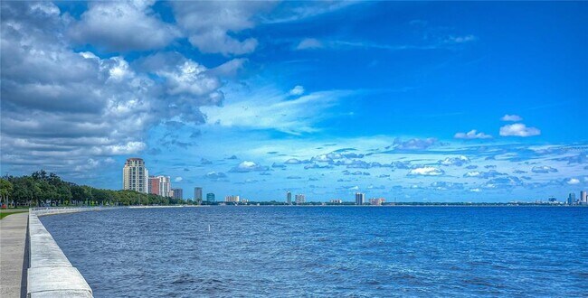 Foto del edificio - 4907 Bayshore Blvd