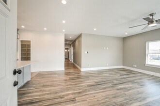 Building Photo - 1025 Arizona Dr