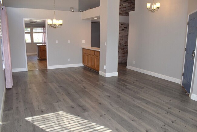 Foto del edificio - 8074 Elnora Ct
