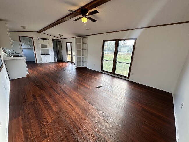 Foto del edificio - Newly Renovated 2-Bedroom in Rice, VA!