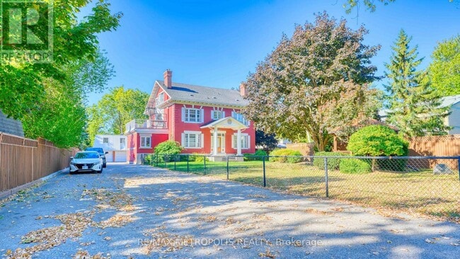 Photo du bâtiment - 1110 Simcoe St S