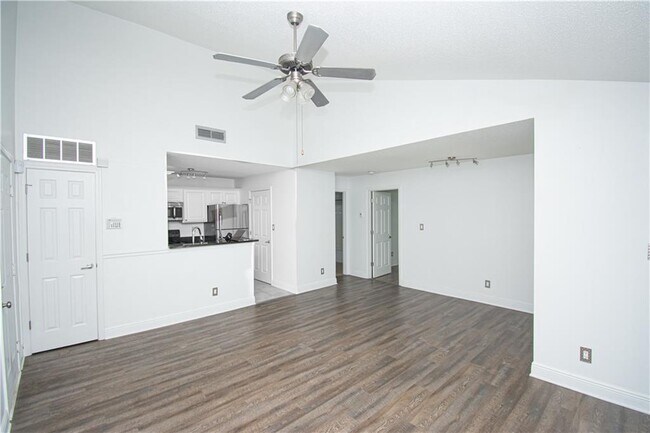 Foto del edificio - 1302 Santa Fe Pkwy