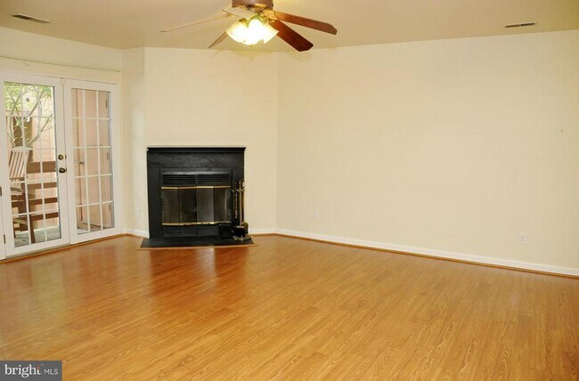 Foto del edificio - 4906 Columbia Rd