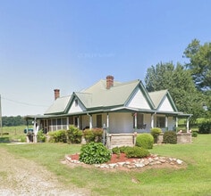 Building Photo - 396 Line Creek Rd