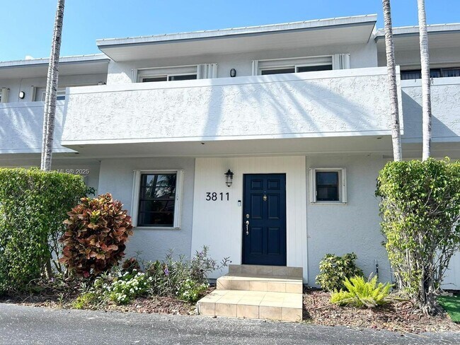 Foto del edificio - 3811 NE 166th St