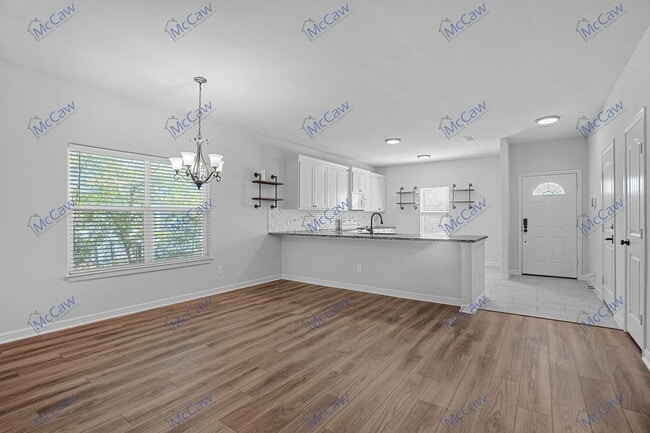 Building Photo - 5504 Wellesley Ave